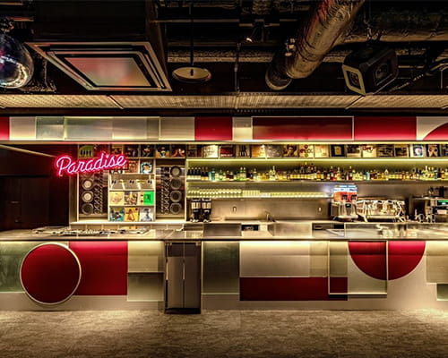 写真：Paradise Lounge (indoor music bar)